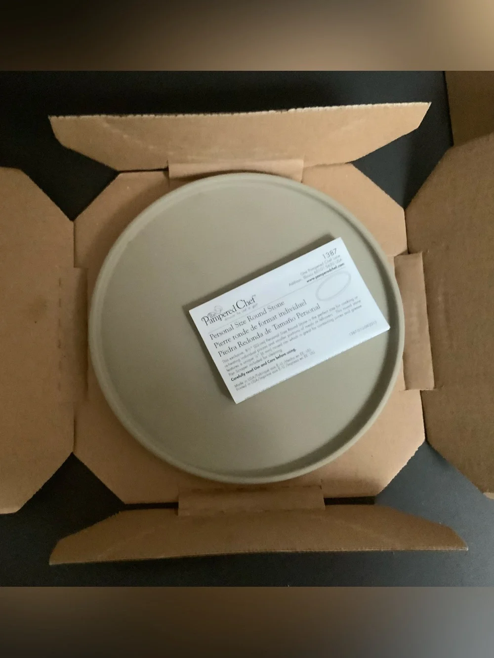 Pampered chef personal size Round baking stone, New w original box
